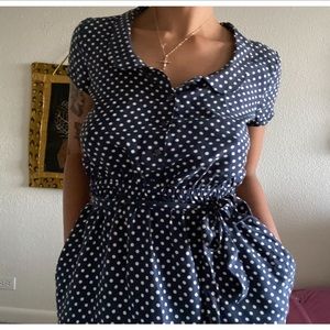 Polkadot dress with a sash and pockets! Collar neckline!